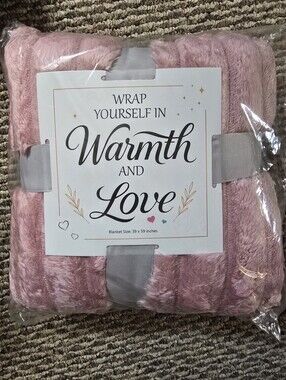 Love Plush Throw Blanket - Pink